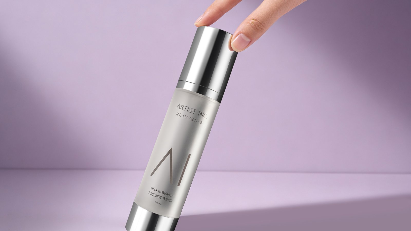 tangan menyentuh toner artist inc